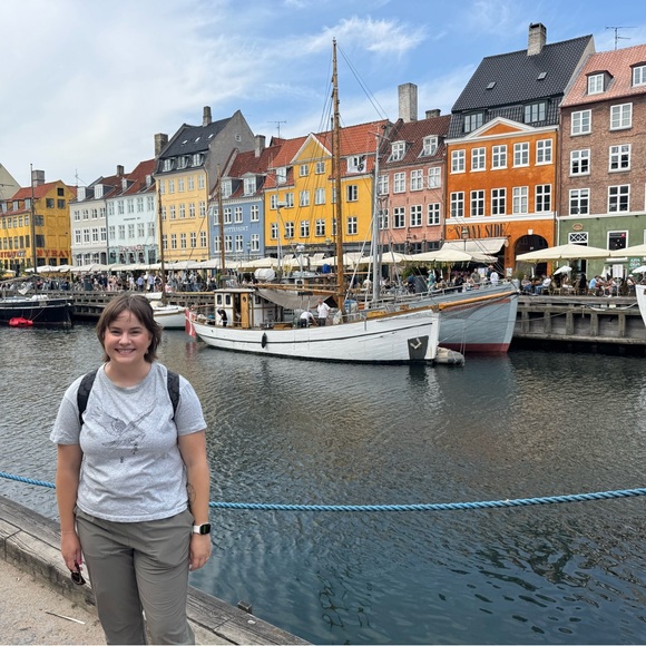 Meet your Posher, Tracy! - Picture 3 of 5